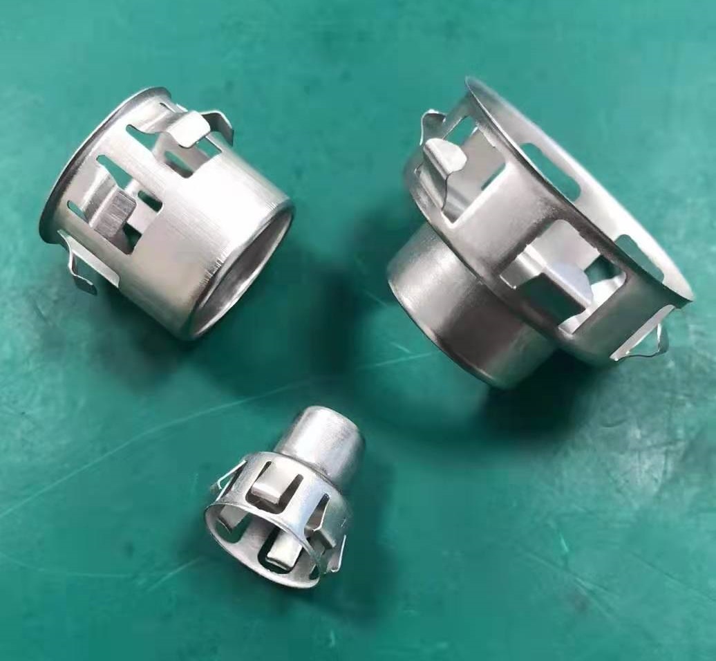 Stamping die for precision deep drawing shielding clasp
