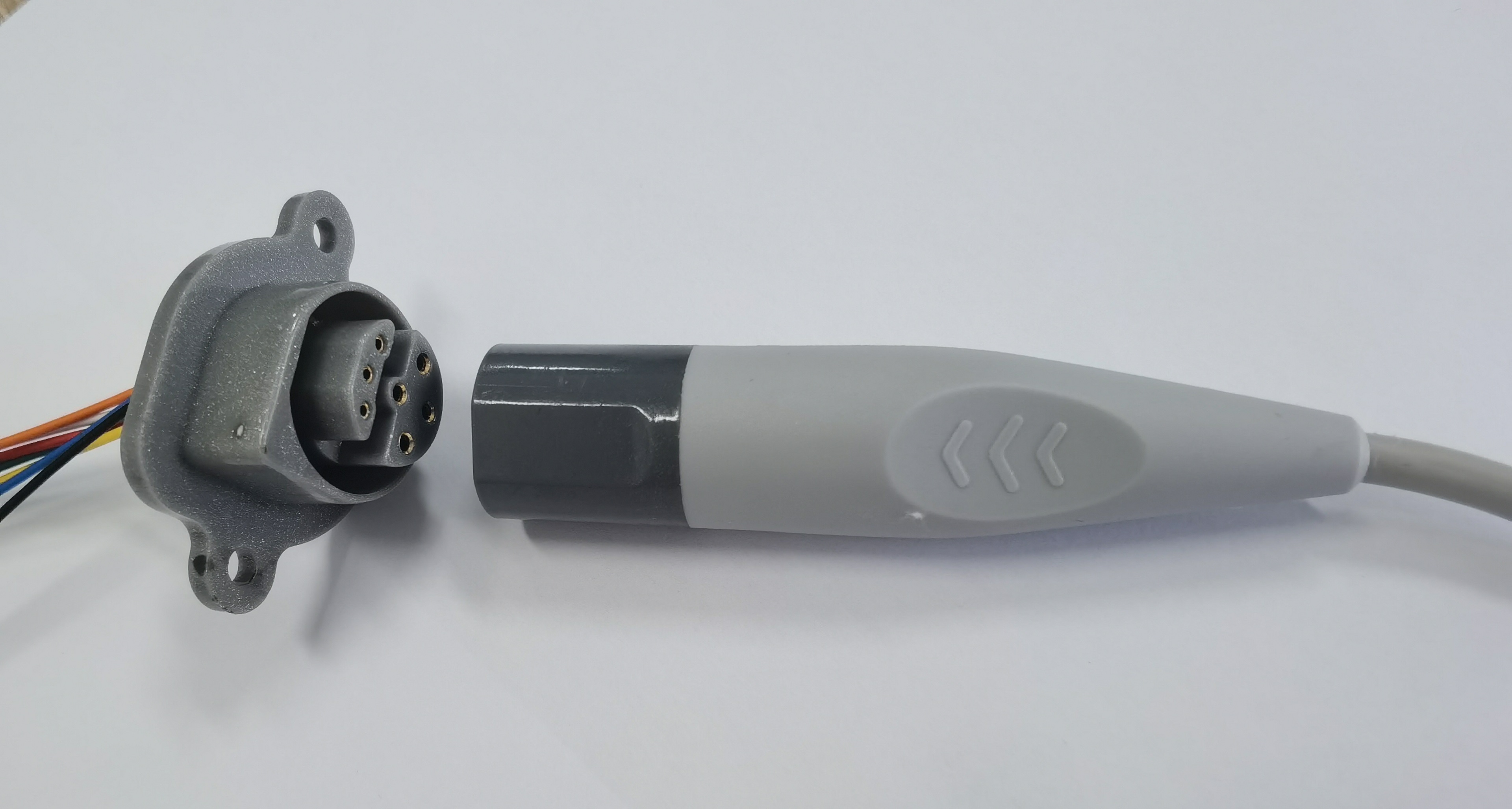 Medical ultrasonic treatment transducer transducer cable connector
