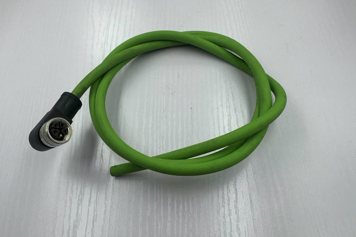 使用5针防水连接器确保长期可靠性