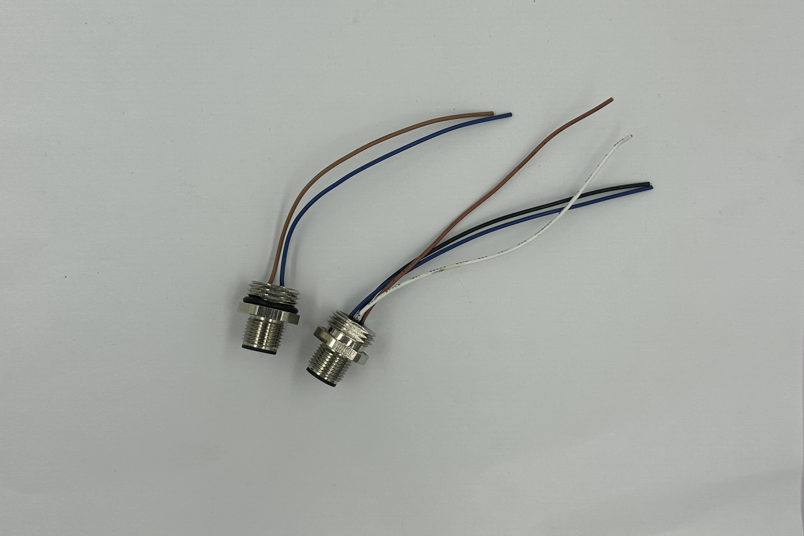 3针M6防水连接器的材料组成和性能优势