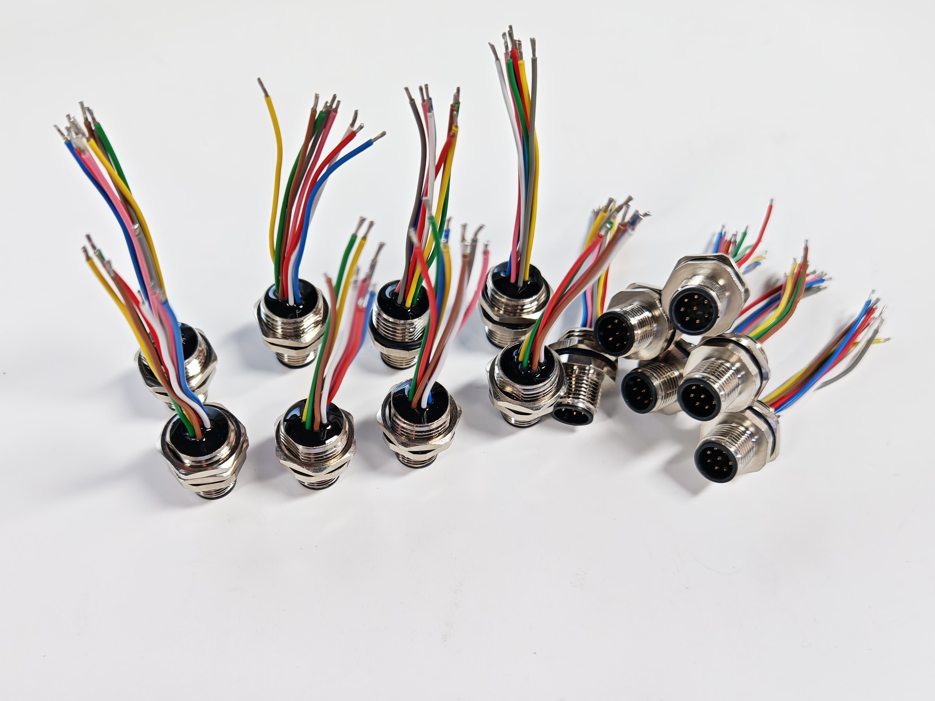 恶劣工业环境中M12连接器的合规要求和标准