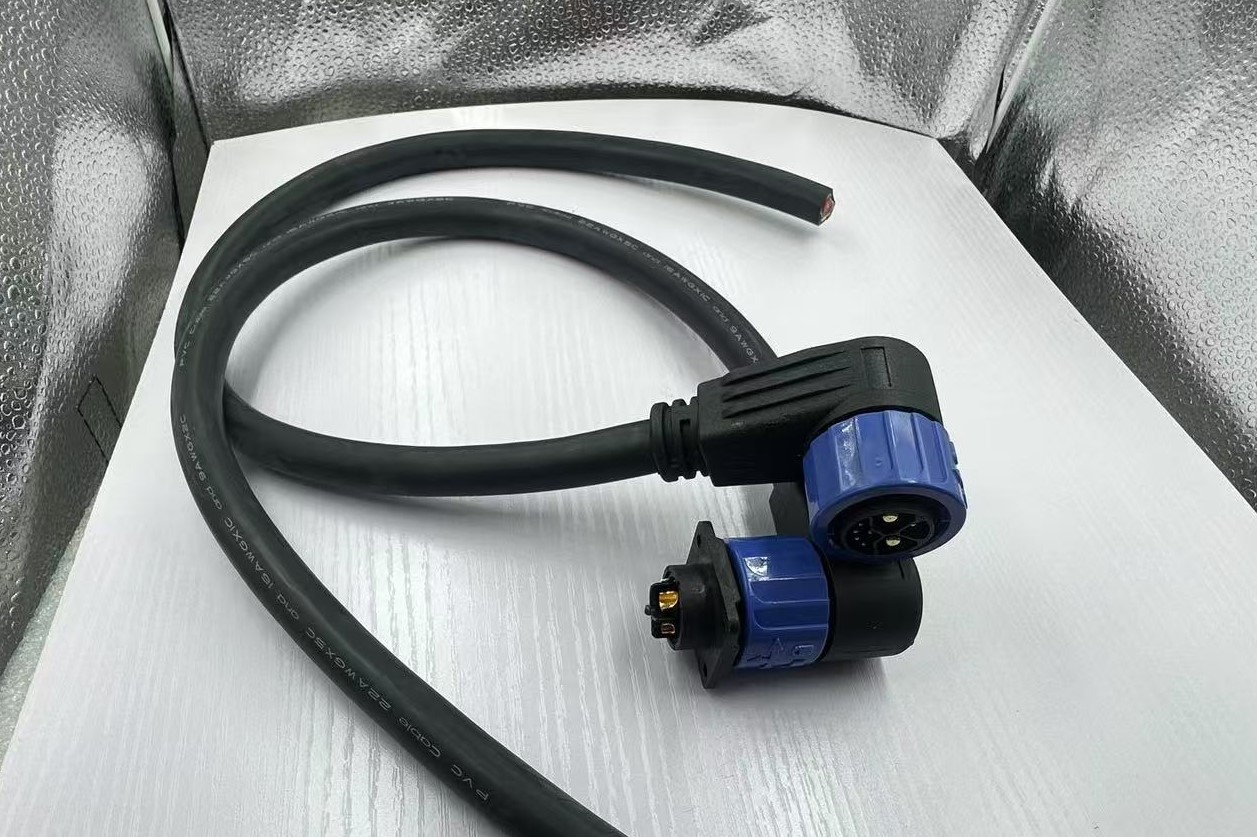 在传统布线开始时使用m12以太网连接器以限制数据
