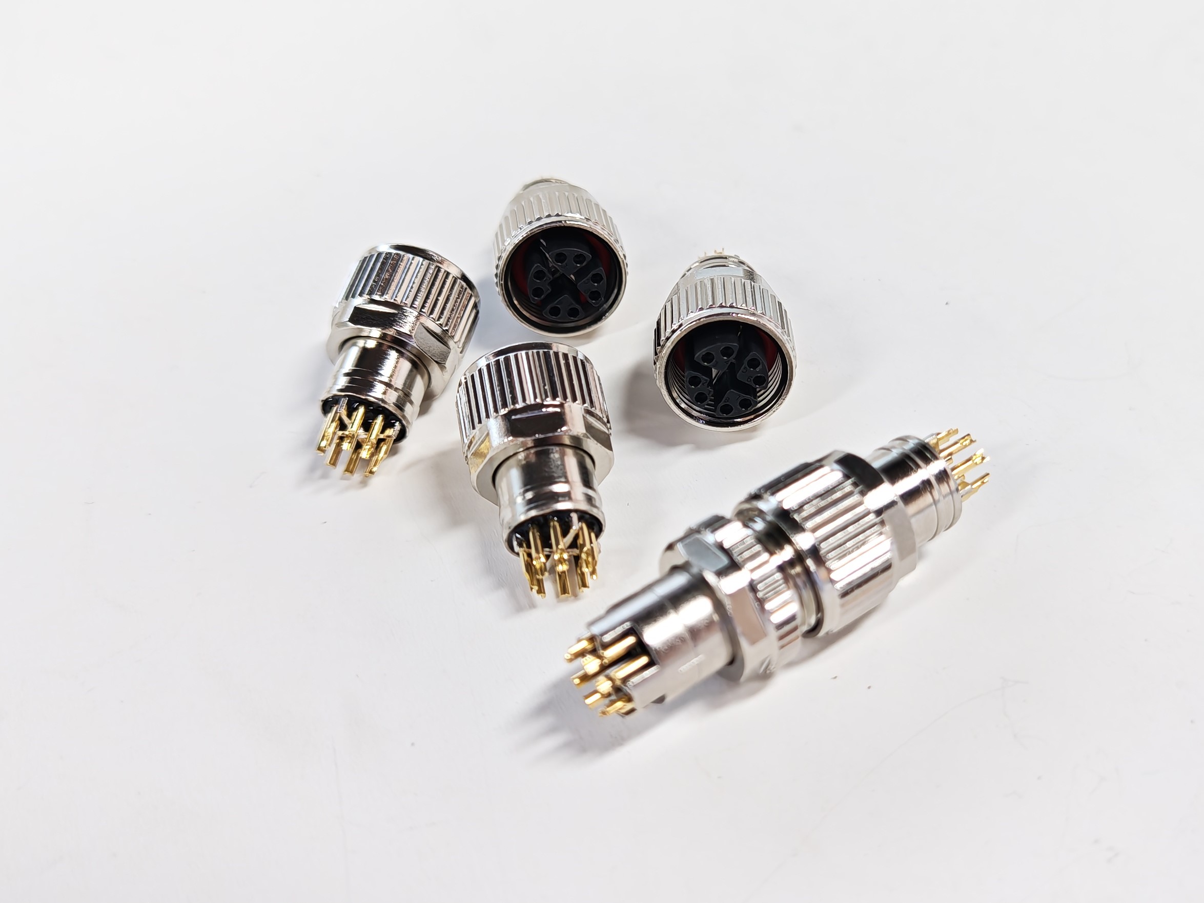 审核目录照片之外的m12 x编码连接器