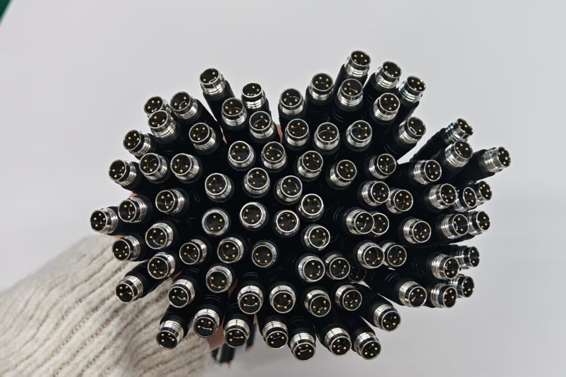 M12 X编码工业连接器作为高速工厂数据的物理层