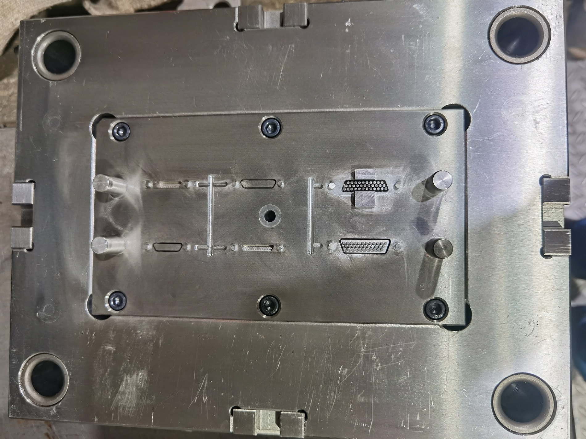 Precision twist pin connector mould PPS material cdbf rectangular connector