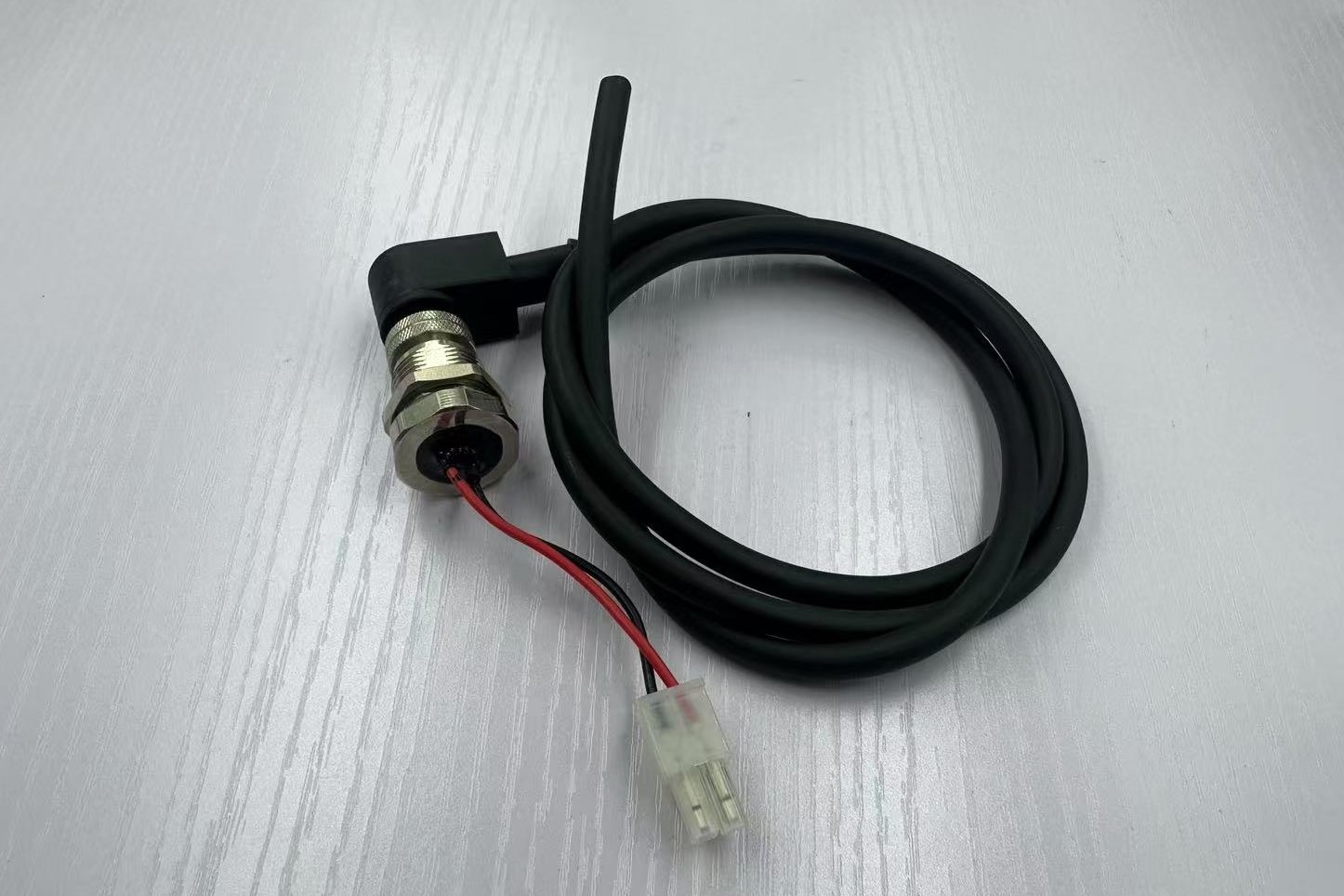 Accessing custom waterproof cable solutions and design assistance through supplier resources